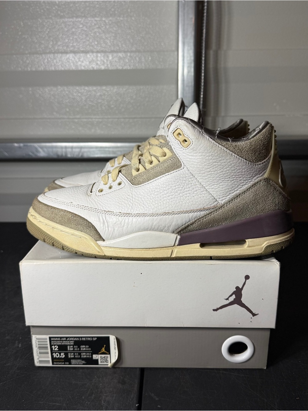 Jordan Kids Sneakers in White, Taupe & Cream
